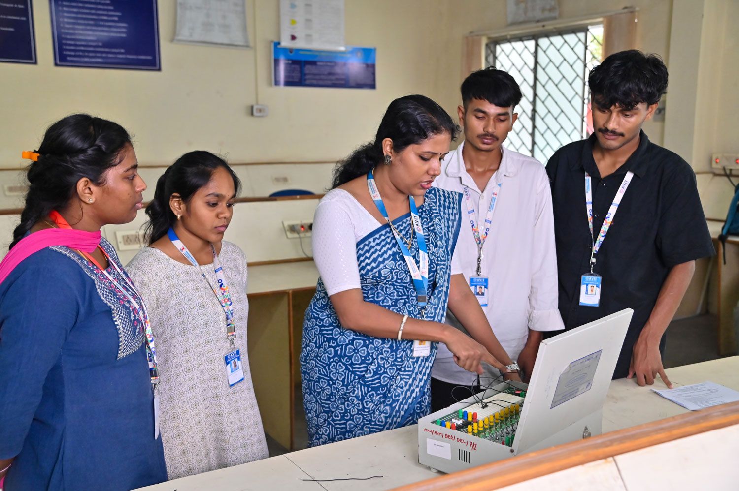 Digital Circuits and Microcontroller Lab